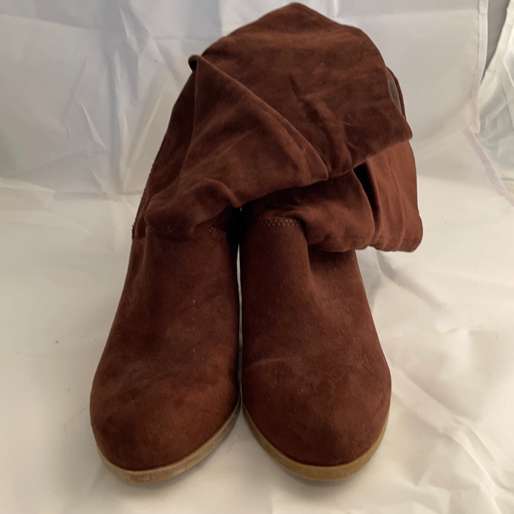 Suede brown boots